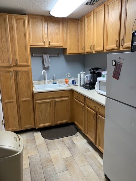More Photos Of 13309 Winding Oak Ct, Tampa Office For Lease