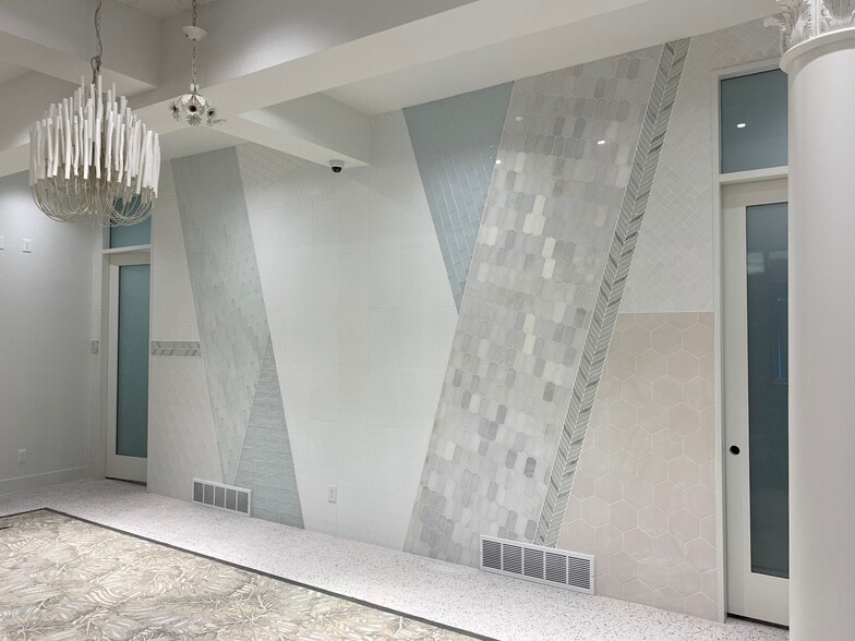 More Photos Of 2435 S Highland Dr, Salt Lake City General Retail For Lease