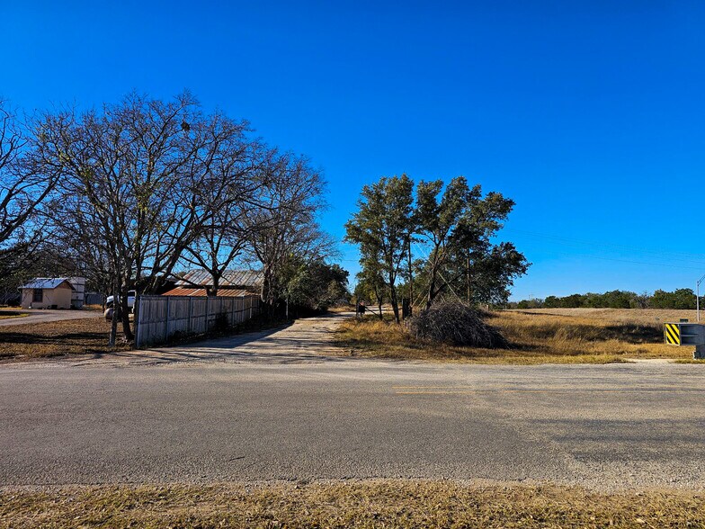 More Photos Of 854 N Creek Rd, Comfort Land For Lease