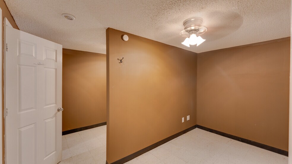 More Photos Of 510 N Walker St, Quitman Light Manufacturing For Lease