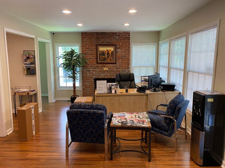 More Photos Of 4014 Clairmont Rd, Atlanta Office For Lease