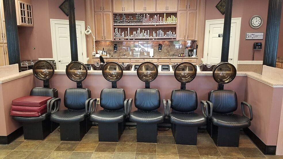 More Photos Of 1260-1272 Alverser Plz, Midlothian Storefront Retail Office For Lease