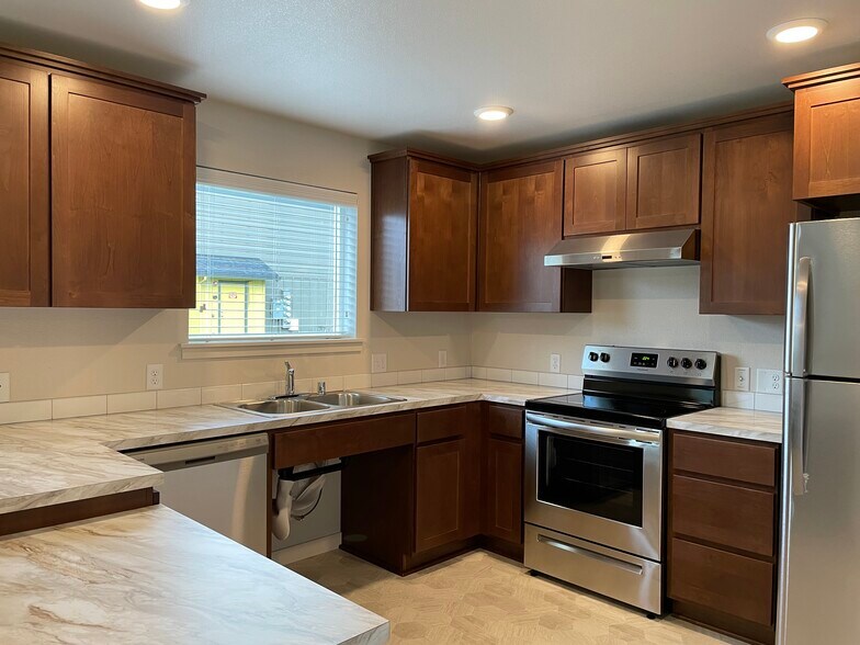 More Photos Of 219-221 SE Clark Ave, Battle Ground Apartments For Sale