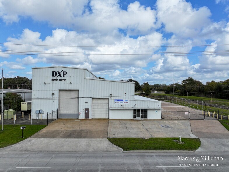 More Photos Of 1490 W Cardinal Dr, Beaumont Warehouse For Sale