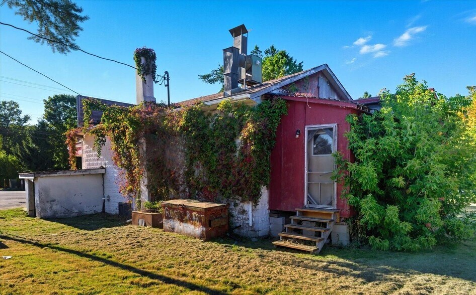 More Photos Of 23035 Lakeridge Rd, Brock Restaurant For Sale