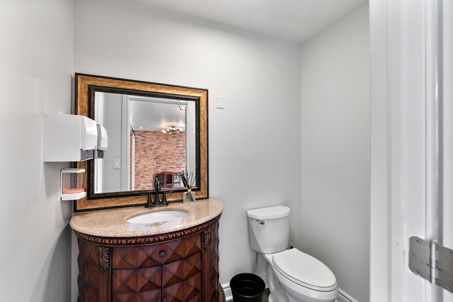 More Photos Of 839 Erie E, Windsor Restaurant For Sale