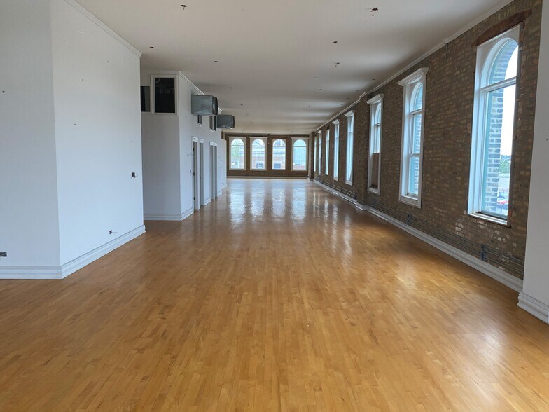 More Photos Of 1312 W North Ave, Chicago Loft Creative Space For Sale
