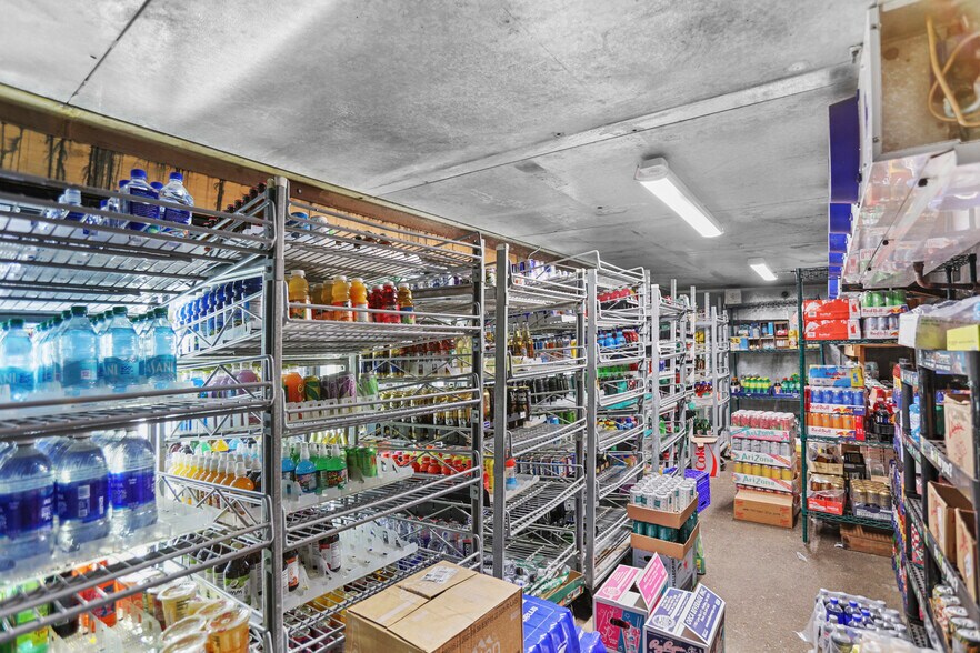 More Photos Of 31815 E Historic Columbia RI Hwy, Troutdale Convenience Store For Sale