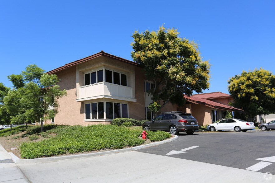More Photos Of 14471 Chambers Rd, Tustin Loft Creative Space For Lease