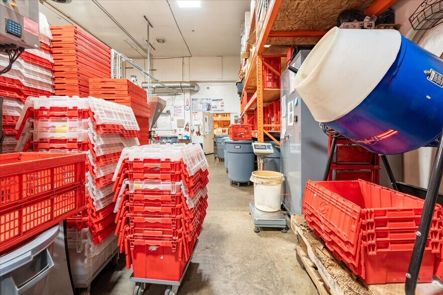 More Photos Of 1502 Minnie St, Fairbanks Industrial For Sale