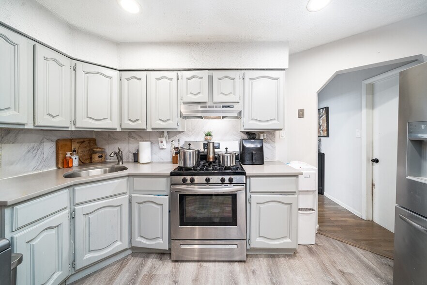 More Photos Of 103-105 Devon St, Kearny Apartments For Sale