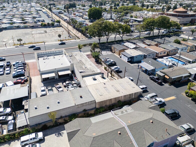 More Photos Of 411 S Harbor Blvd, Santa Ana Auto Dealership For Sale