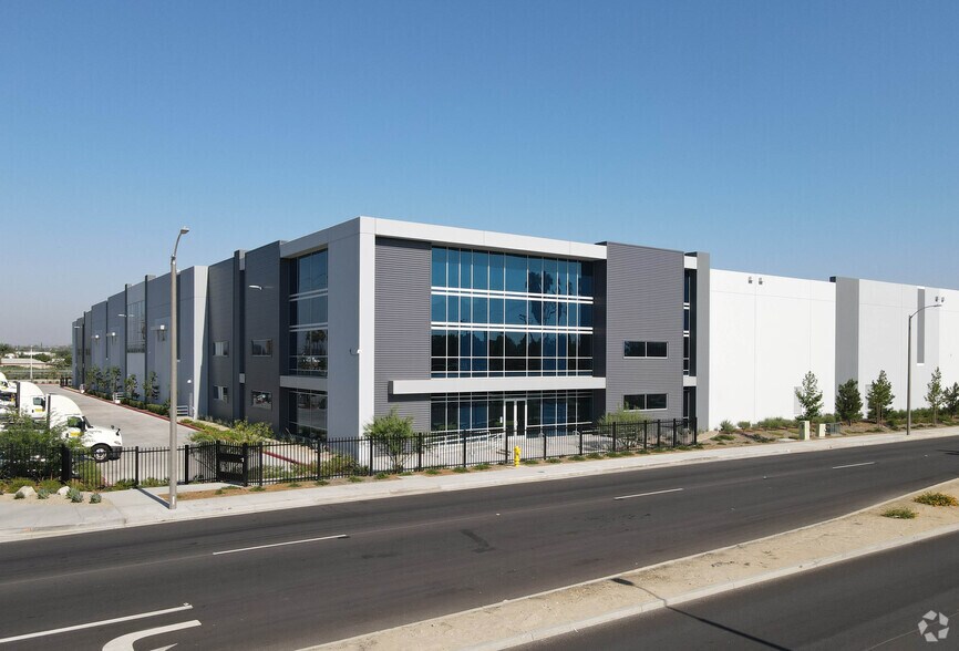 More Photos Of 1070 S Waterman Ave, San Bernardino Distribution For Lease