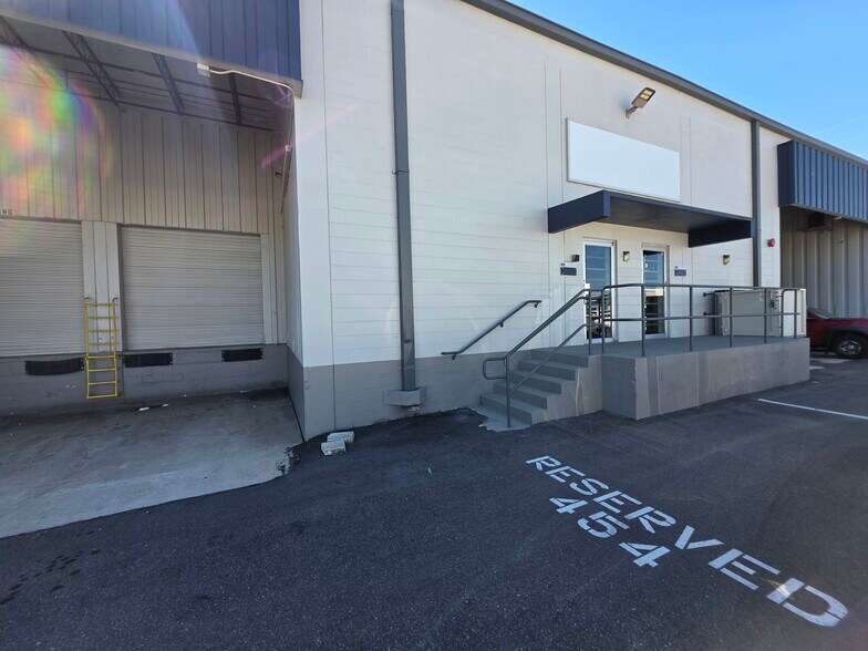 More Photos Of 444 27th St, Orlando Warehouse For Lease