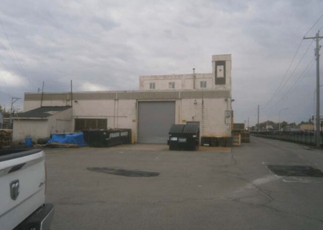 More Photos Of 824 Noyes St, Utica Manufacturing For Sale