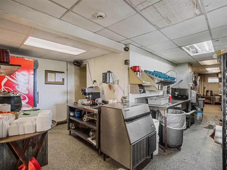 More Photos Of 1495 Farmington Ave, Pottstown General Retail For Sale