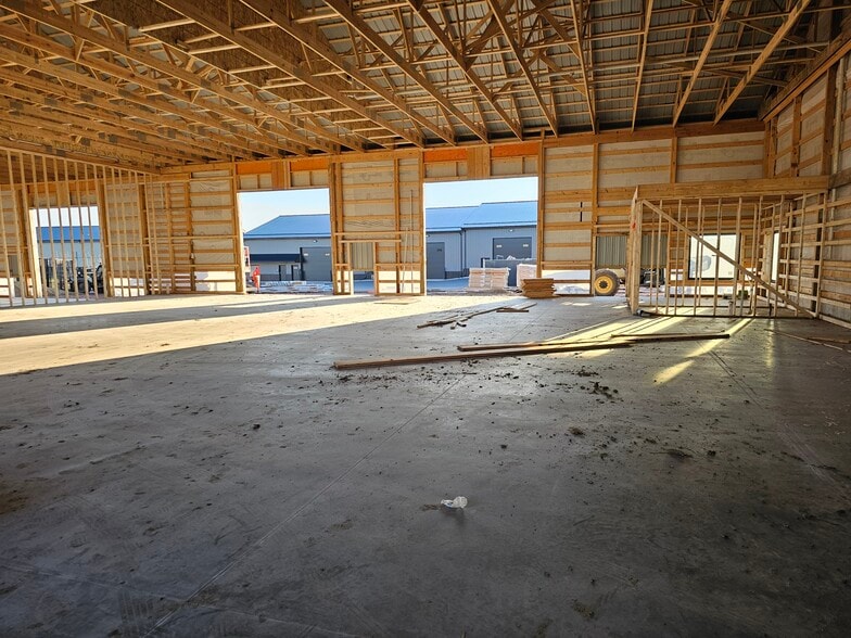 More Photos Of 2017 Industrial St, Tea Industrial For Lease