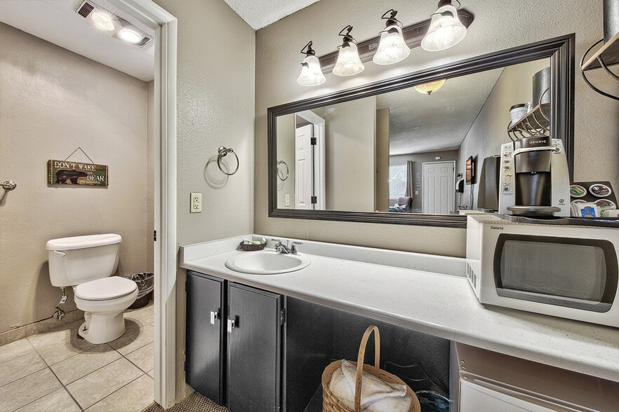 More Photos Of 1072 Ski Run Blvd, South Lake Tahoe Hotel For Sale