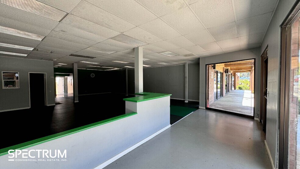 More Photos Of 17648-17656 Ventura Blvd, Encino Unknown For Lease