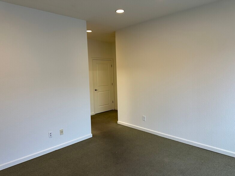 More Photos Of 29 Bellarmine Ct, Chico Warehouse For Lease