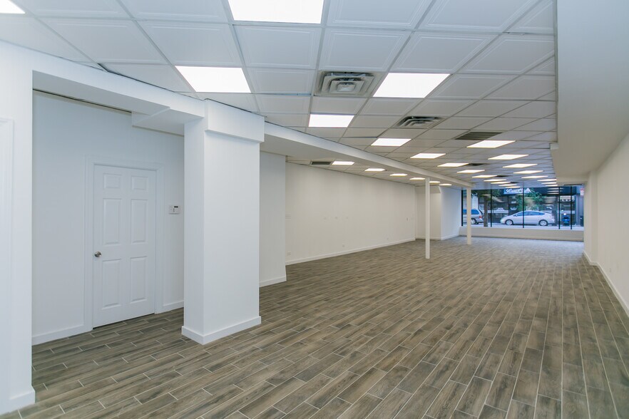 More Photos Of 2338 N Clark St, Chicago Storefront Retail Residential For Lease