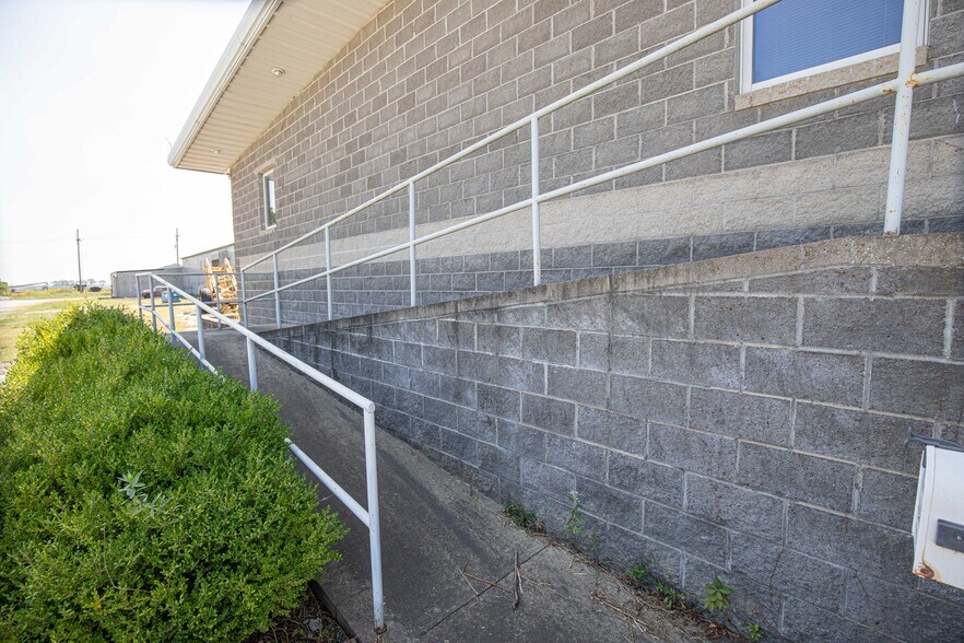 More Photos Of 200 N River St, Carthage Manufacturing For Lease