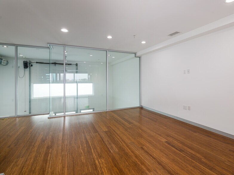 More Photos Of 227 California St, El Segundo Loft Creative Space For Lease