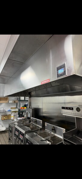 More Photos Of 9815 Panama Ln, Bakersfield Storefront For Lease