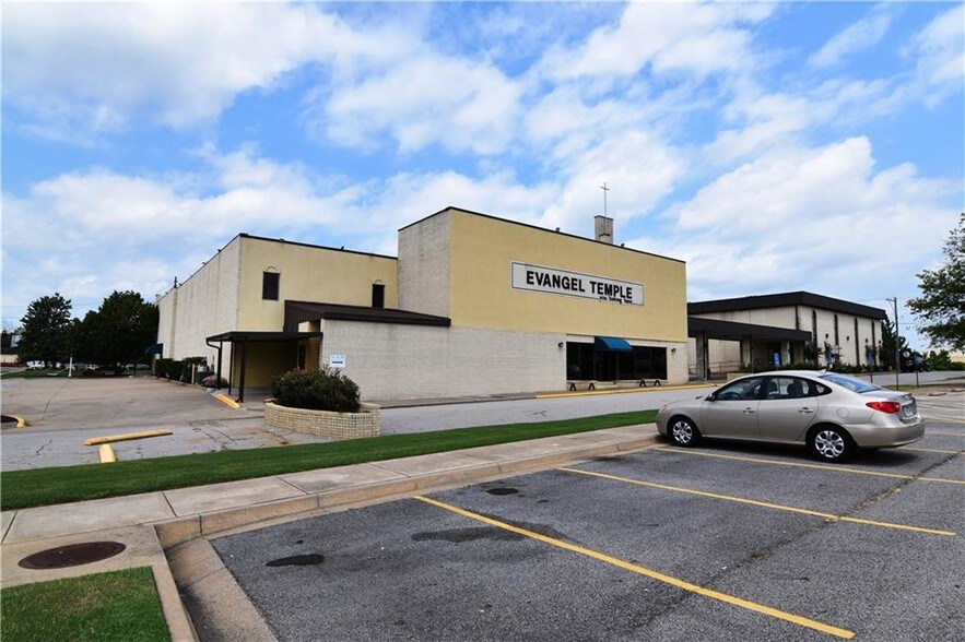 Primary Photo Of 1110 S 12th St, Fort Smith Religious Facility For Sale