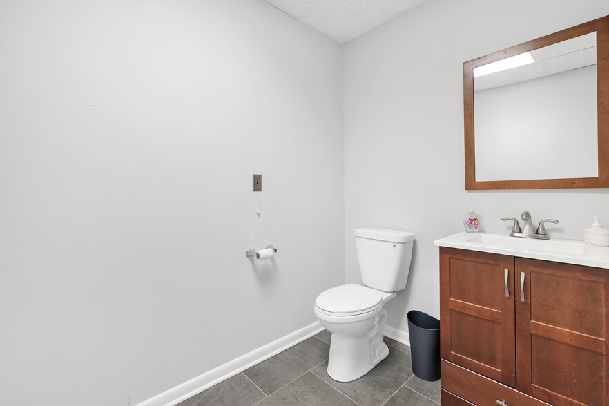 More Photos Of 324 Elm St, Monroe Medical For Sale