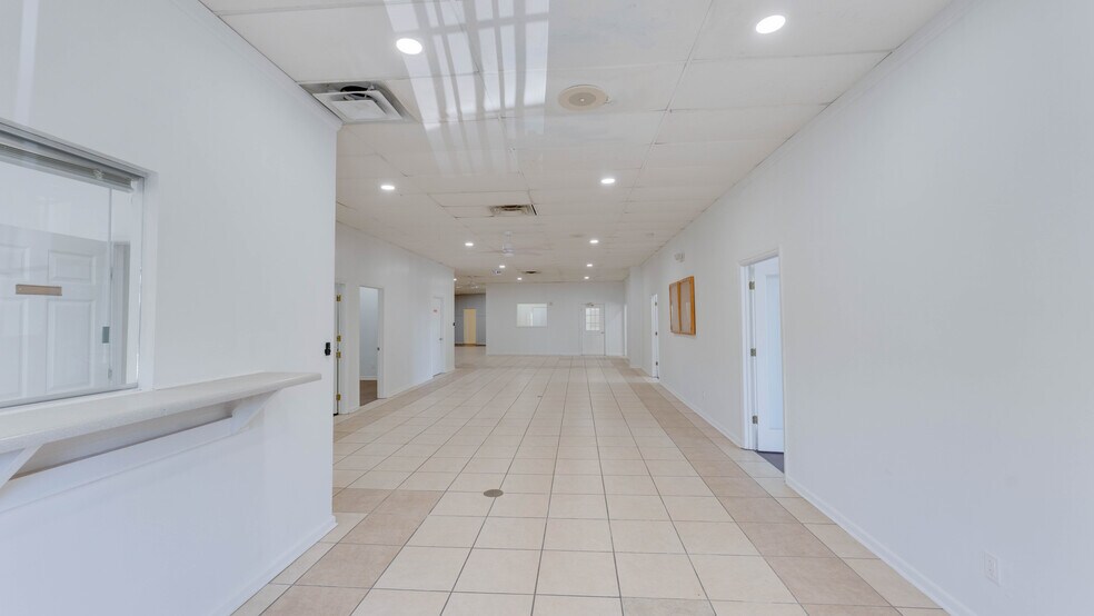 More Photos Of 615 N Main St, Moultrie Flex For Sale