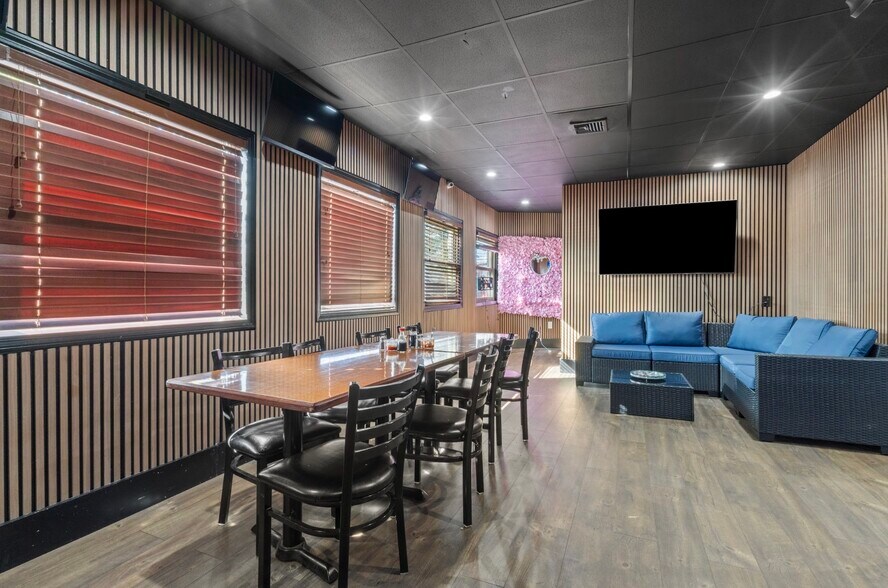 More Photos Of 376 Bullocks Point Ave, Riverside Restaurant For Sale