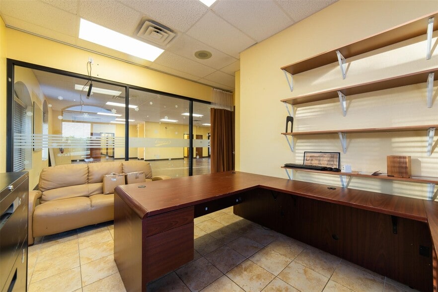 More Photos Of 720 W Nathan Lowe Rd, Arlington Medical For Sale