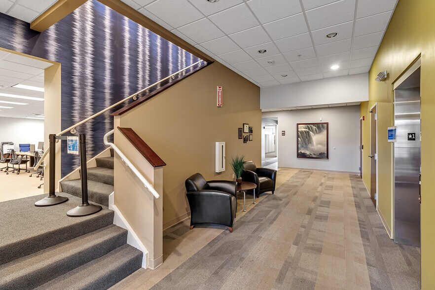 More Photos Of 23 Cobham Dr, Orchard Park Office For Lease