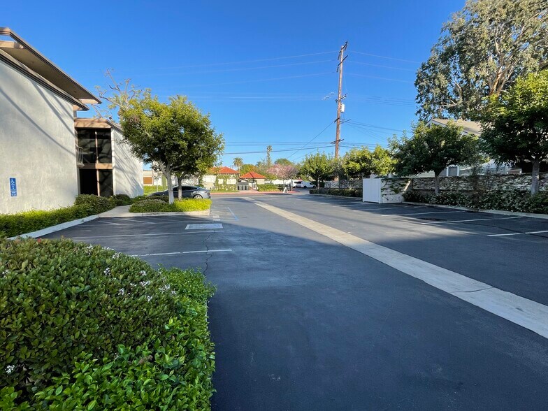 More Photos Of 850 E Chapman Ave, Orange Loft Creative Space For Lease