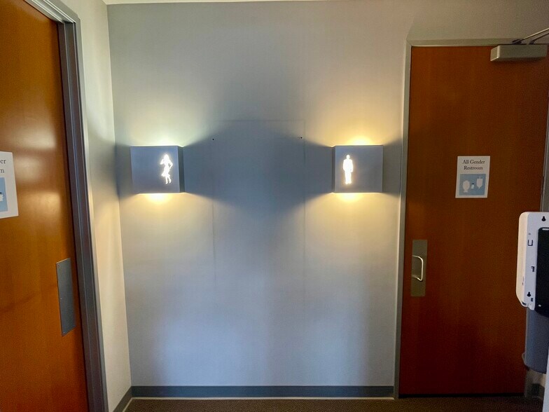 More Photos Of 128 NE 7th Ave, Portland Light Distribution For Lease