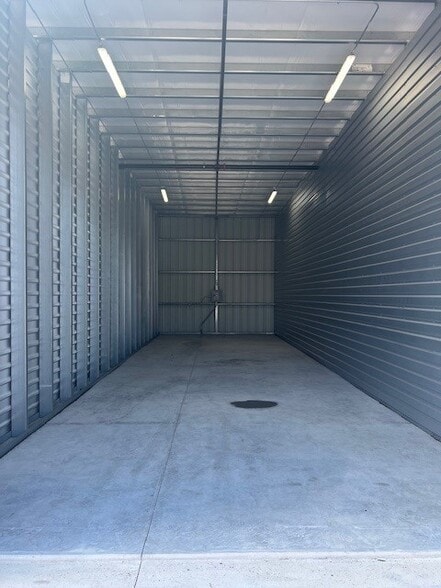 More Photos Of 2750 N Tamiami Trl, North Fort Myers Light Manufacturing For Lease