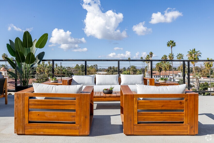 More Photos Of 6569-6581 N Van Nuys Blvd, Van Nuys Apartments For Lease