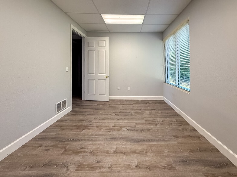 More Photos Of 2562 Commerce Pky, North Port Office For Lease