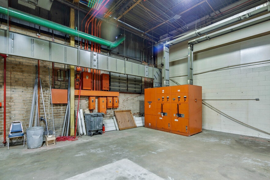 More Photos Of 3036 Gillespie St, Fayetteville Manufacturing For Lease