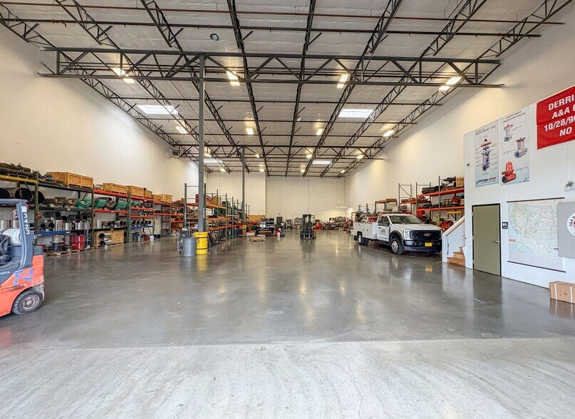 More Photos Of 16735 SE Kens Ct, Milwaukie Warehouse For Lease