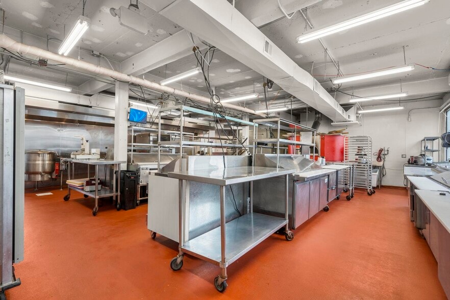 More Photos Of 207 Greenwich Ave, Stamford Showroom For Sale