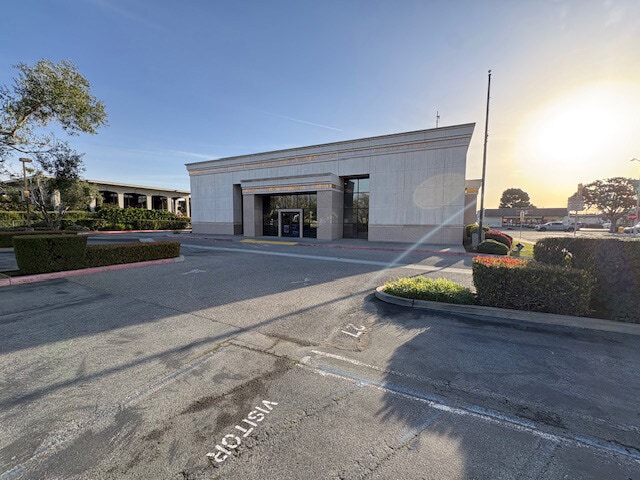 More Photos Of 584 S Main St, Salinas Bank For Sale