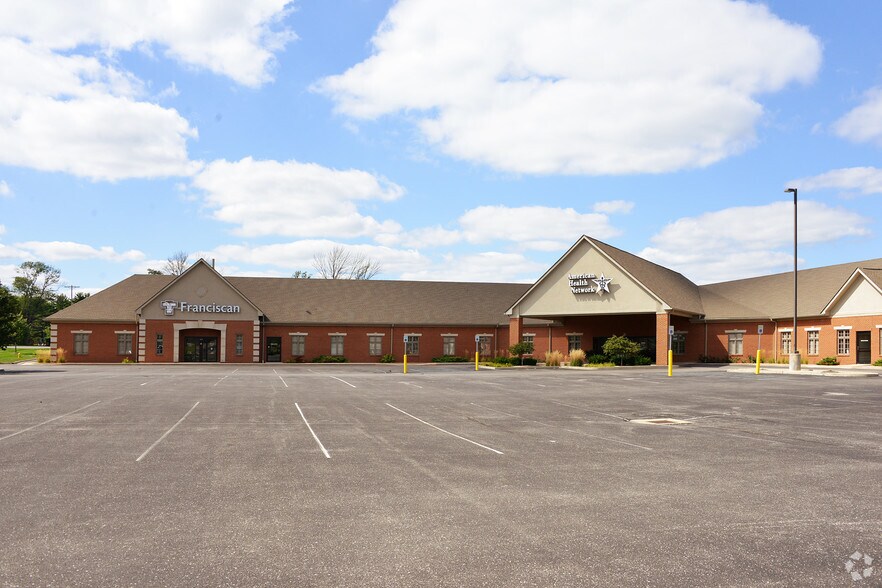 More Photos Of 1300 W Jefferson St, Franklin Medical For Sale