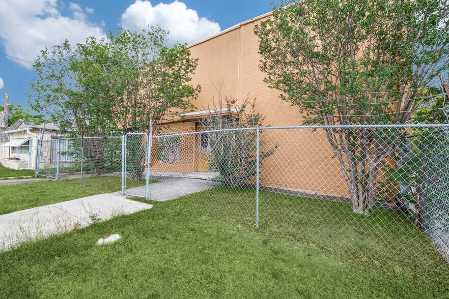 Primary Photo Of 4810 San Pedro Ave, San Antonio Office For Sale