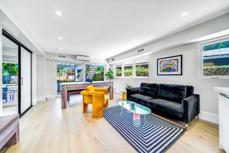 More Photos Of 2200 NE 26th St, Wilton Manors Office For Sale