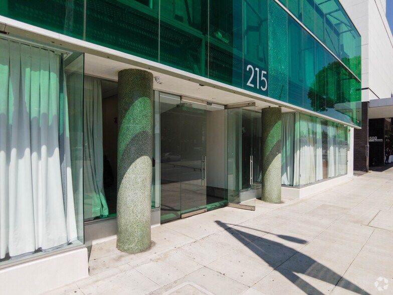 More Photos Of 215 S La Cienega Blvd, Beverly Hills Office For Lease