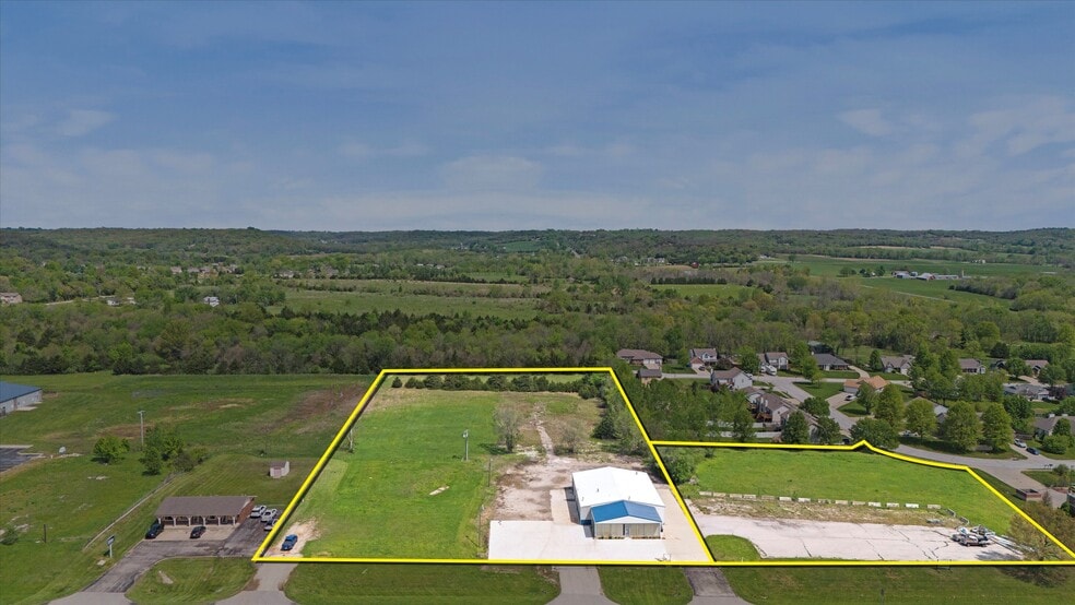 More Photos Of 325 E State Ave, Tonganoxie Auto Dealership For Lease