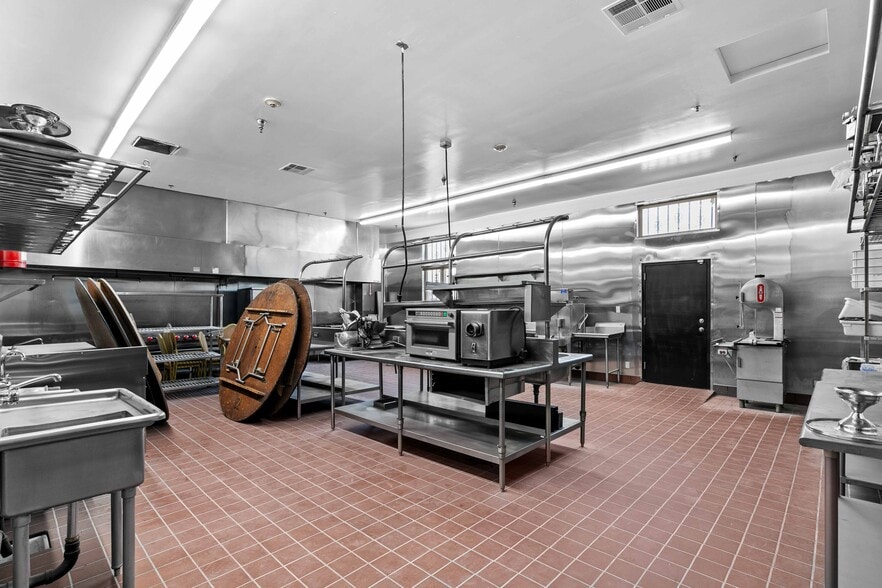 More Photos Of 13311 Sherman Way, North Hollywood Warehouse For Sale