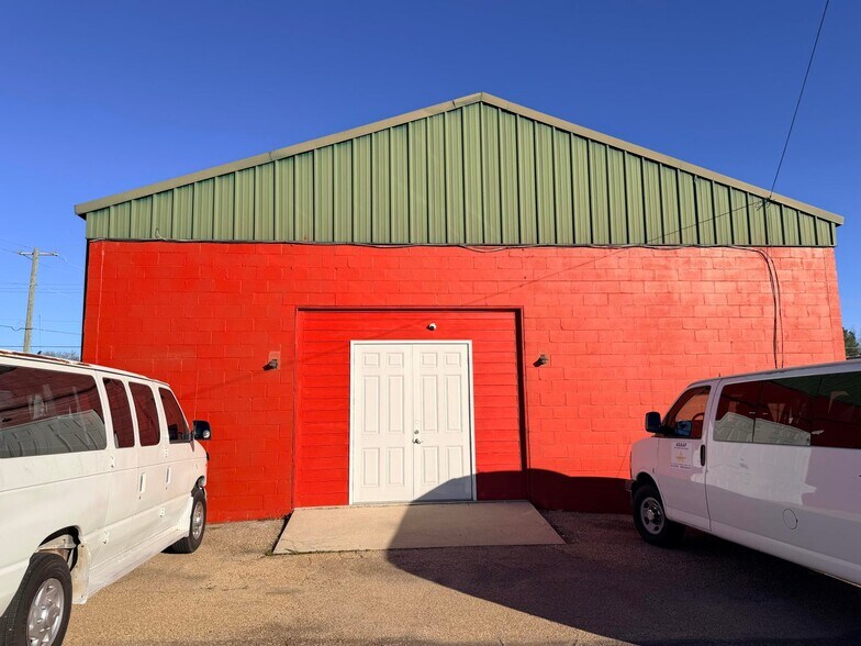 More Photos Of 800 S Main St, Petal Freestanding For Sale